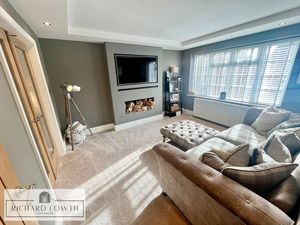 Lounge- click for photo gallery